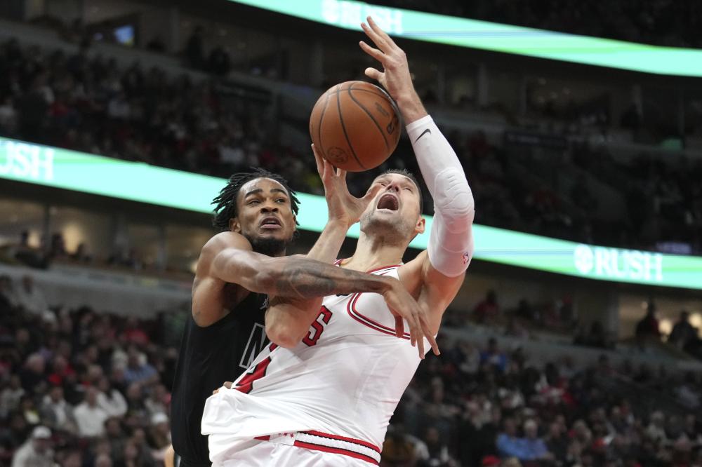 由替补门将 由替补门将